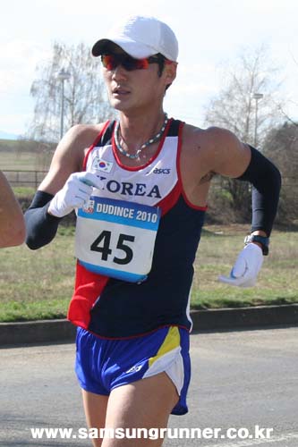 [10두딘스경보50km]김동영, 7위로 한국新 사진