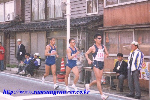 [전일본경보대회] 신일용선수와 서대일선수의 역주 모습 사진