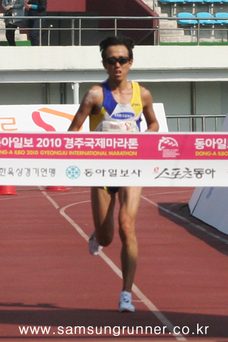 [경주국제]이명승, 2시간16분19초 국내 1위 사진