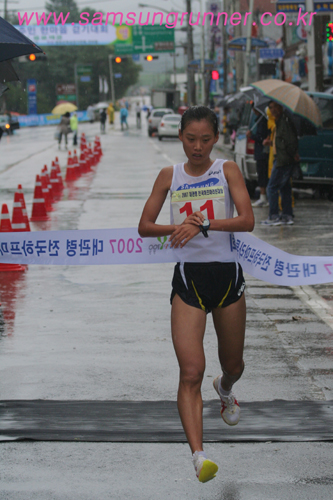 [평창하프]김희연선수, 3번 도전만에 하프 우승! 사진