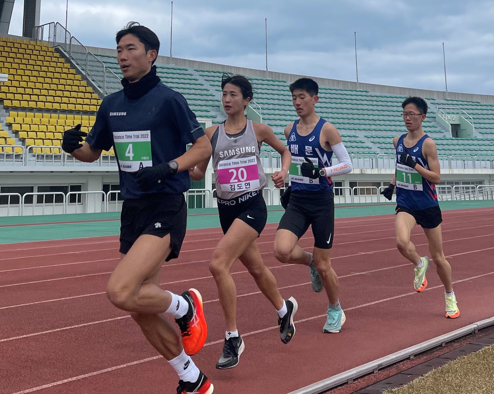 [2022 시즌전 기록회] 여자10000m 사진