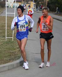 우선은 올해에는 중점적으로 훈련중인 자세 교정을 통해 10km 제 최고기록을 단축하는 것이 1차적인 목표입니다.<br>경보선수로서의 꿈은 2012년 런던 올림픽에서 금메달을 따는 것입니다. 가능하다면 2008년 북경올림픽에도 출전해 좋은 경험을 쌓고 싶습니다.<br>궁극적으로는 세계최고의 경보선수가 되는 것인데 스페인의 페르난데스 선수를 제 목표로 삼고 있습니다. 이번 IAAF 세계경보컵 20km에서 우승한 선수인데, 실제로 직접 보니 정말 간결하고 완벽한 자세를 갖고 있었습니다.<br>앞으로 주어진 모든 훈련 Schedule을 완벽히 소화하고 개인훈련도 즐기듯 하면 반드시 